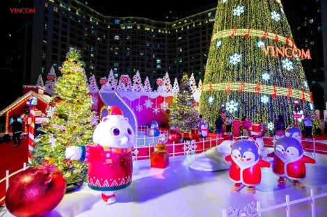 Vincom thắp sáng cây thông Noel khổng lồ, chính thức bắt đầu mùa lễ hội cuối năm