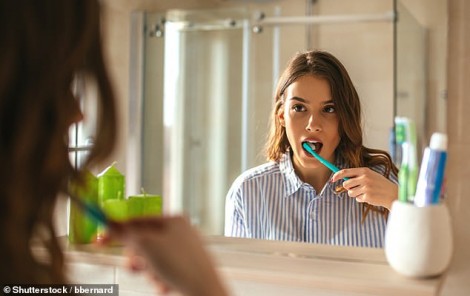 Đánh răng 3 lần/ngày giúp giảm nguy cơ suy tim
