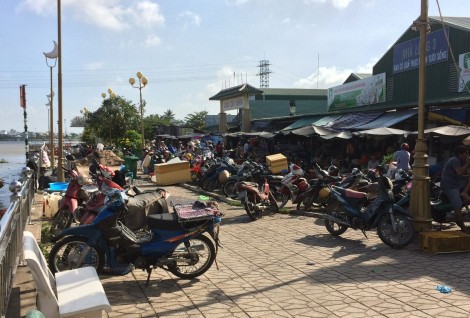 Sớm lập lại trật tự công viên bờ kè sông Cần Thơ