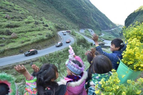 Vẻ đẹp con người rẻo cao Hà Giang qua chuyến caravan độc nhất vô nhị
