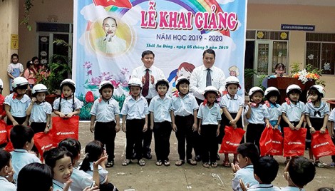 Hơn 3,4 tỉ đồng chăm lo khuyến học - khuyến tài
