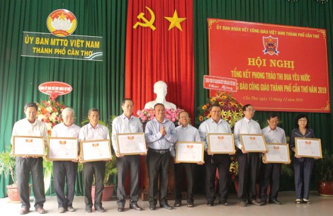 Tiếp tục đẩy mạnh các phong trào thi đua yêu nước trong đồng bào Công giáo