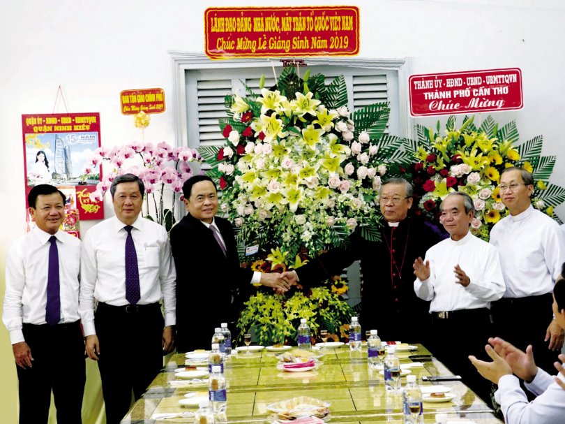 Đồng chí Trần Thanh Mẫn thăm,
chúc mừng Giáng sinh tại Tòa Giám mục Cần Thơ