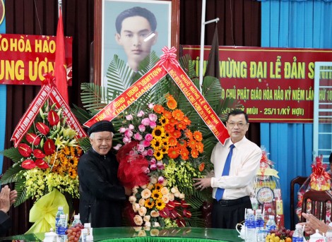 An Giang: Lãnh đạo tỉnh thăm, chúc mừng Đại lễ kỷ niệm 100 năm ngày Đản sinh Đức Huỳnh giáo chủ Phật giáo Hòa Hảo