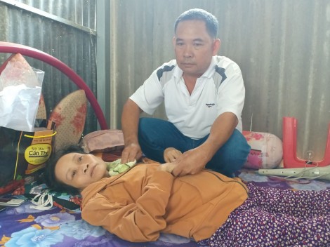 Mẹ bệnh nặng, chuyện học hành
của con mờ mịt