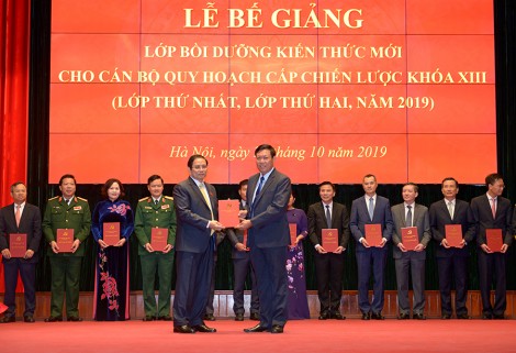 Xây dựng đội ngũ cán bộ tham mưu trong hệ thống Đảng hiện nay theo tư tưởng Hồ Chí Minh