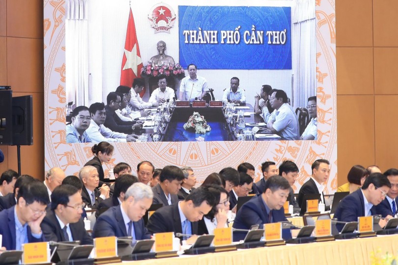 Sử dụng hiệu quả mọi nguồn lực, thúc đẩy cơ cấu lại nền kinh tế, chuyển đổi mô hình tăng trưởng