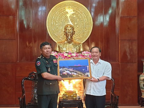 Cục Phát triển - Quân đội Hoàng gia Campuchia
chúc Tết lãnh đạo TP Cần Thơ