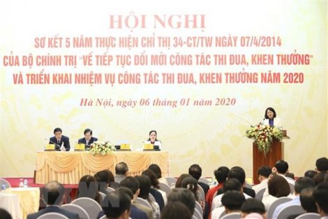 Tiếp tục đổi mới công tác thi đua, khen thưởng