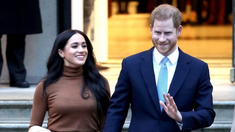 Vợ chồng hoàng tử Harry rút khỏi Hoàng gia Anh
