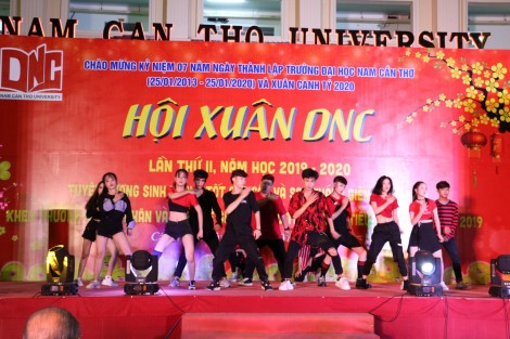 Tưng bừng Hội xuân