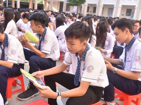 Cảnh sát giao thông dùng hình ảnh vi phạm
giao thông của người dân cung cấp để xử phạt