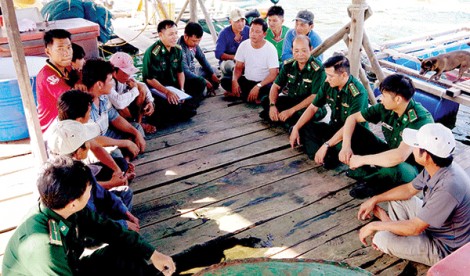 Nghề nuôi cá lồng bè phát triển mạnh ở xã đảo Lại Sơn