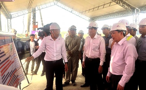 Bộ trưởng Giao thông Vận tải chúc Tết cán bộ, công nhân Dự án Trung Lương - Mỹ Thuận