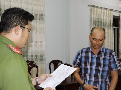 Khởi tố, tạm giam đối tượng
đăng bài chống phá Nhà nước