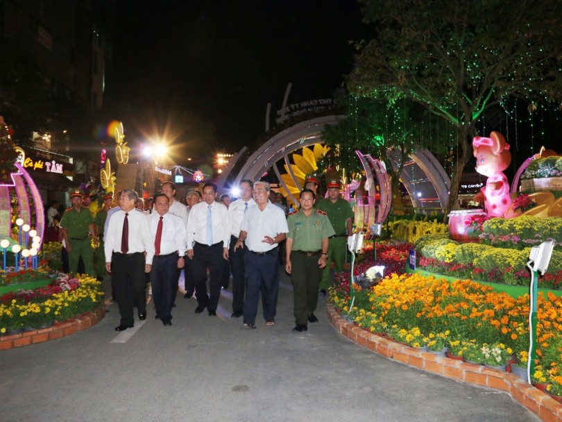 Rộn ràng Tết đến, Xuân sang