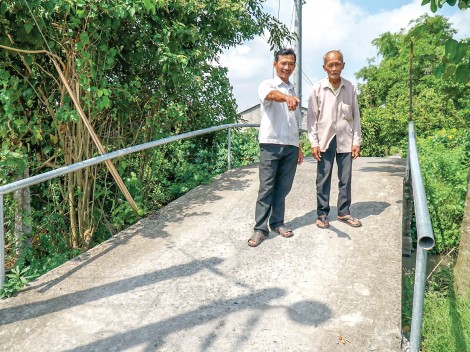 Tận tụy phục vụ nhân dân