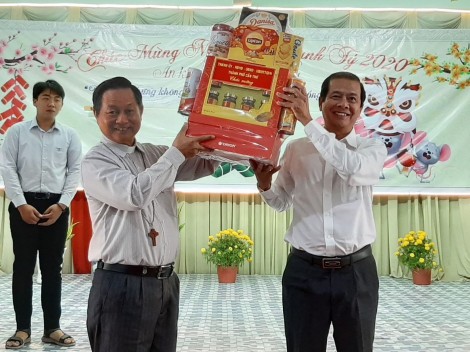 Tòa Giám mục Long Xuyên họp mặt mừng Xuân 
Canh Tý 2020
