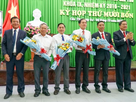 Nâng cao năng lực lãnh đạo của cấp ủy đảng 
Bài 2: Chú trọng khâu then chốt