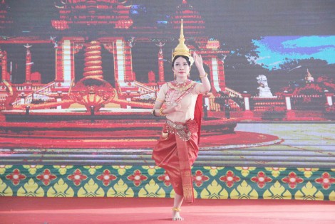 ចូល​ចិត្ត​សិល្បៈ​របាំប្រ​ពៃណី​ជាតិ​