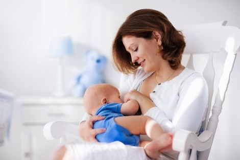 Kéo dài thời gian cho con bú giúp mẹ khỏe, bé lớn khôn