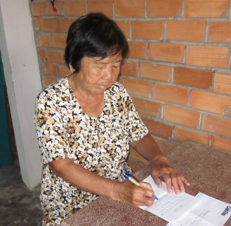 Hỗ trợ hai phụ nữ khó khăn, bệnh tật
