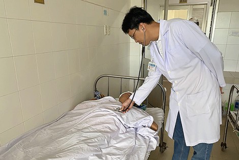 Cứu sống bệnh nhân bẻ muỗng, tự đâm vào mắt xuyên sọ