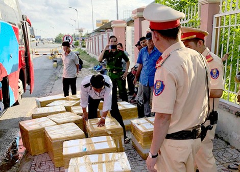 Tích cực tham gia đấu tranh, trấn áp tội phạm trên tuyến giao thông đường bộ