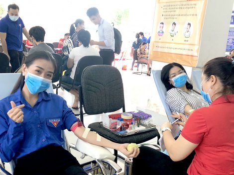 Chủ nhật Đỏ ở Tây Đô 
Hiến máu cứu người

giữa dịch bệnh COVID -19
