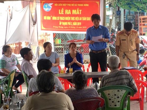 Đẩy mạnh tuyên truyền an toàn

giao thông trong hội viên phụ nữ