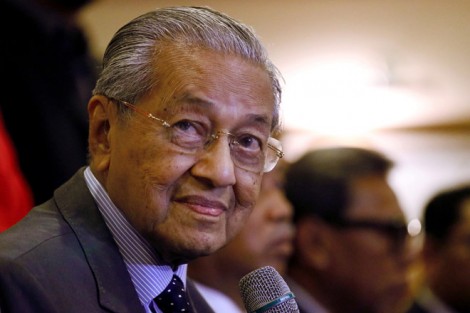 Thủ tướng Malaysia bất ngờ từ chức