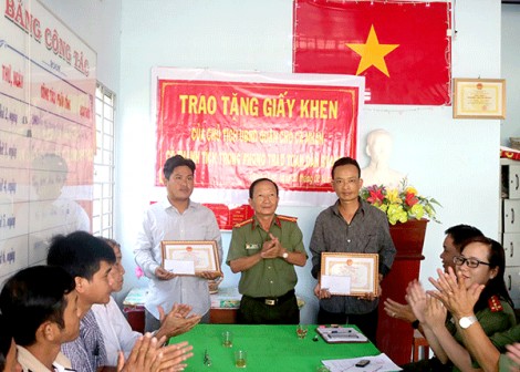 Tay không bắt cướp