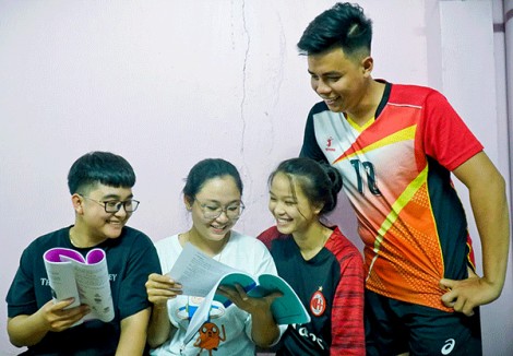 Sinh viên Cần Thơ an tâm trở lại trường học