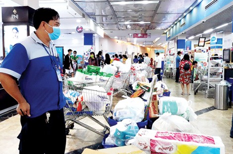 Gom hàng chạy dịch, lợi bất cập hại!