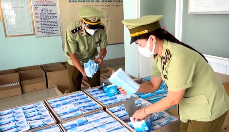 An Giang: Thu giữ gần 30.000 khẩu trang y tế và gần 2.400 chai rửa tay diệt khuẩn chuẩn bị xuất lậu qua Campuchia