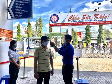 Cán bộ, sinh viên Trường Đại học Y dược Cần Thơ tình nguyện đi tuyến đầu chống dịch