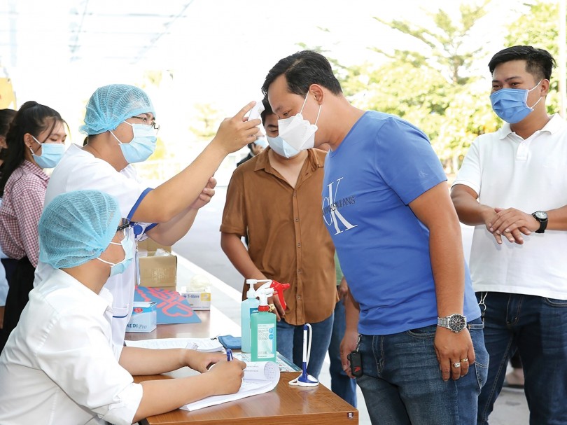 Huy động lực lượng toàn ngành y tế, 

cán bộ y tế nghỉ hưu tham gia chống dịch