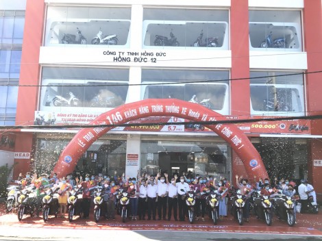 146 khách hàng may mắn trúng thưởng tại HEAD Hồng Đức