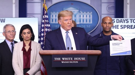 Ông Trump xoa dịu người Mỹ gốc Á