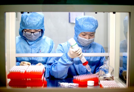 Trung Quốc “hốt bạc” nhờ thiết bị chống dịch COVID-19