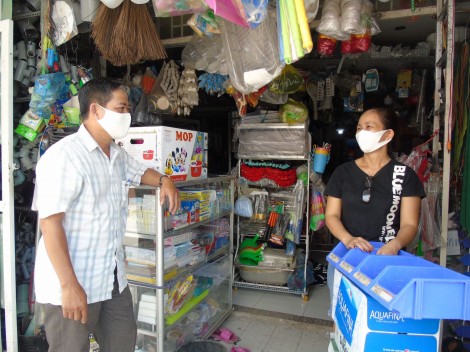 Tận tụy lo việc của dân