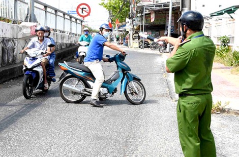 Cà Mau: Xử phạt nhiều người không đeo khẩu trang