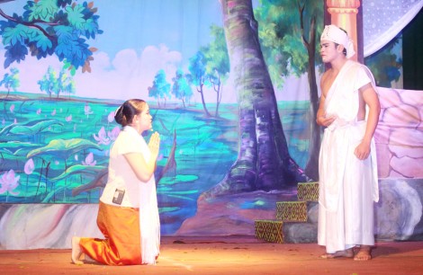 សម្លេង​មាស​នៃ​ក្រុម​សិល្បៈ​រស្មី​ប្រ​ទីប