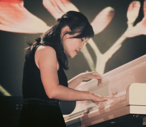“Hát cho những ai ở nhà”