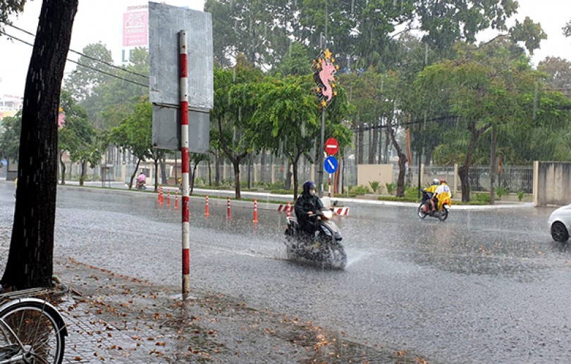 Liên tiếp xuất hiện mưa “vàng” giải nhiệt tại miền Tây