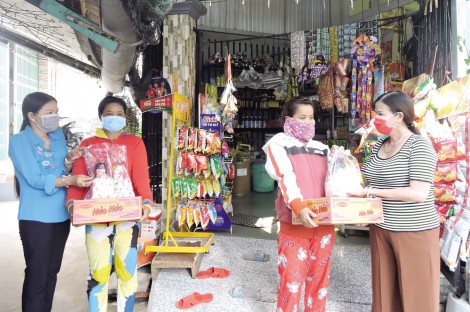 “Một nắm khi đói

bằng một gói khi no”
