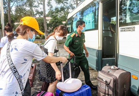 Những chiến binh thầm lặng nơi tuyến đầu chống dịch COVID-19 Bài 1: Chuyện ở khu cách ly
