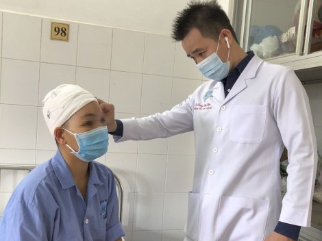 Cắt rau bằng máy tự chế, bị máy cuốn lóc hết da đầu