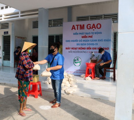 Nghĩa cử đẹp ở “ATM gạo“ Ô Môn