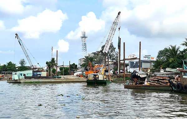Lãnh đạo TP Cần Thơ kiểm tra các dự án xây dựng kè sông Cần Thơ